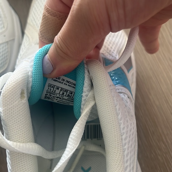 Rebok running shoe - Picture 2 of 2